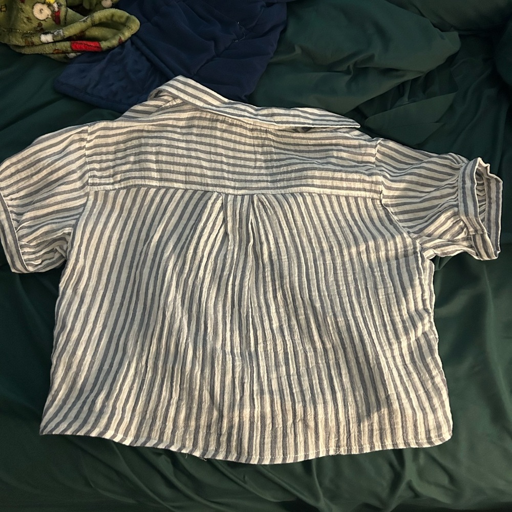Cropped Button Down - Picture 5 of 7